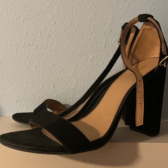 Black Merona Heels, Am size worn 10 for extra room - Picture 3 of 3